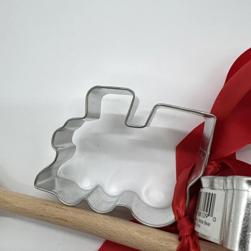Wilton Train locomotive And Bear shape‎ Cookie Cutters With Spoon New Set